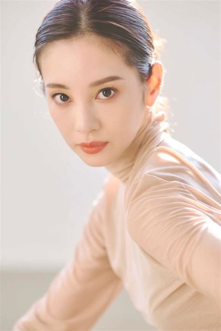 菅原優香とPinky：注目のモデル・タレントの素顔と活動に迫る